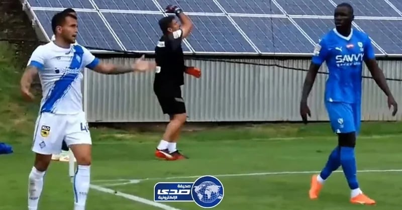 كوليبالي ينفعل على لاعب دينامو .. فيديو