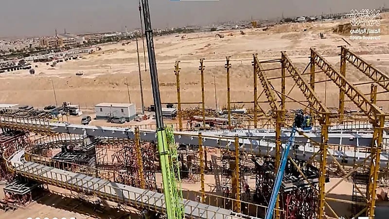 آخر ما توصلت له الأعمال في جسر الدراجات بالرياض.. صور