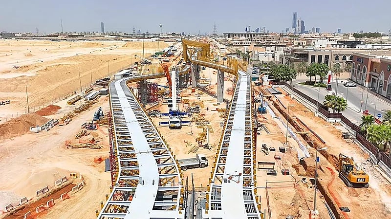 تقدم الأعمال في جسر الدراجات بالرياض .. صور