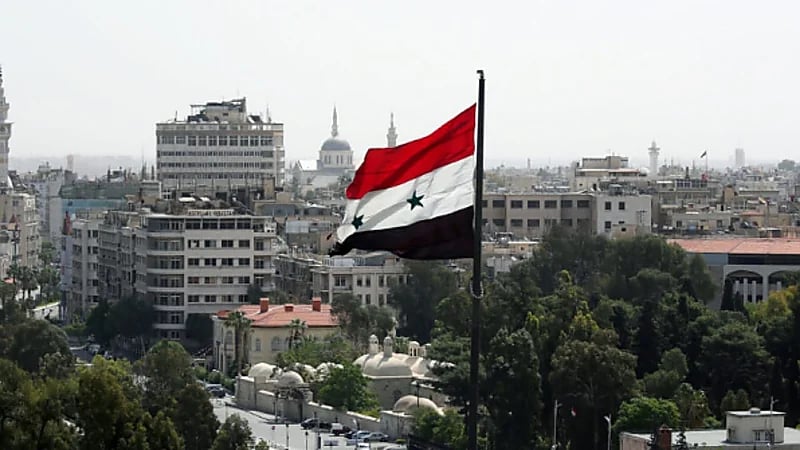 أكثر من 100 قتيل في هجوم بالمسيرات على الكلية الحربية في سوريا