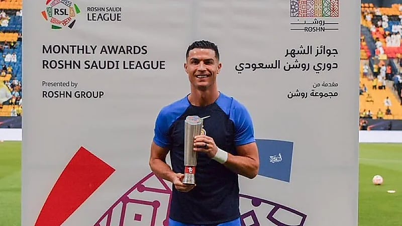 رونالدو يتسلم جائزة الأفضل في شهر سبتمبر