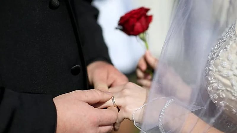 طبيب يحدد عاملين لقبول أو رفض الزواج من مريض نفسي.. فيديو