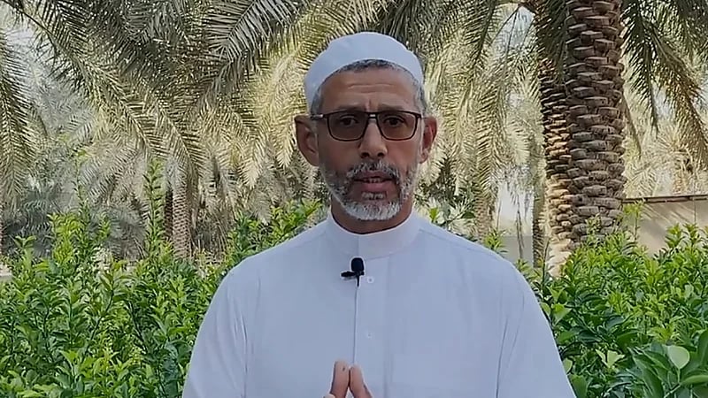 مزارع يكشف عن سبب منع الطبينة التي كان يستخدمها مزارعوا الأحساء  ..  فيديو