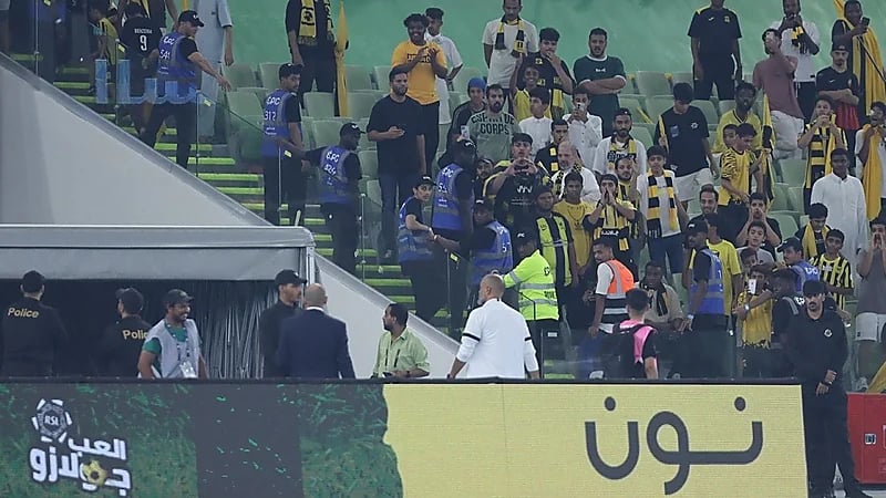 جمهور الاتحاد يطلق صافرات الاستهجان ضد سانتو ولاعبي الفريق .. فيديو