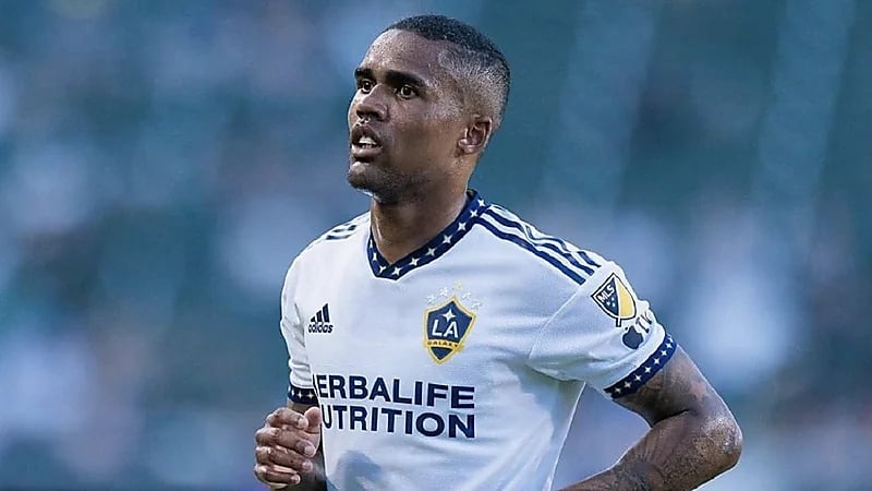 دوجلاس كوستا يصل إلى المملكة