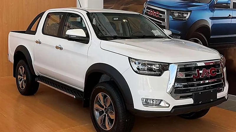 عبدالرحمن الخالدي يوضح مواصفات السيارة جاك T8-2023. .. فيديو