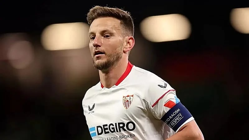 رسميًا .. الشباب يتعاقد مع راكيتيتش .. فيديو