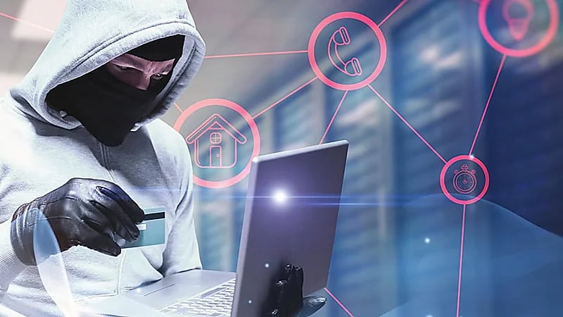 يوتيوبر مصري يبتز موظفة بمقاطع مخلة