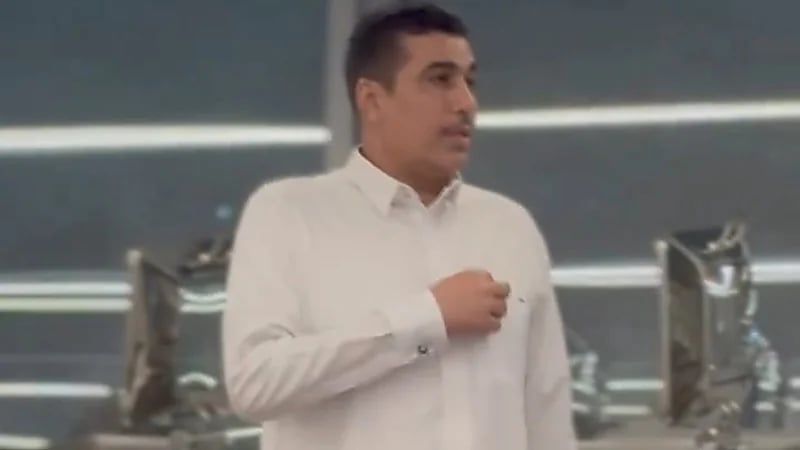 انفعال حاتم خيمي بعد ضياع ركلة جزاء الوحدة .. فيديو