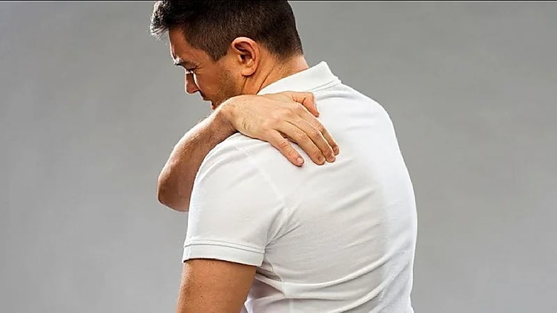 3 نصائح لتقليل ألم الكتف في المنزل