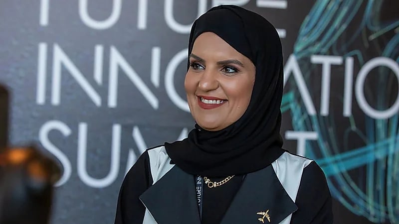 سعاد الشامسي : المرأة إذا عرفت أن راتب زوجها زاد بتفلسه .. فيديو