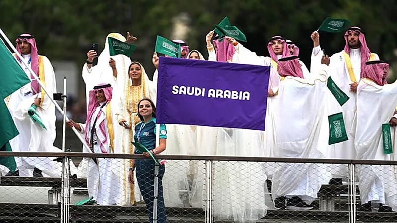 لحظة دخول بعثة ‎المملكة في حفل افتتاح ‎أولمبياد باريس 2024 .. فيديو