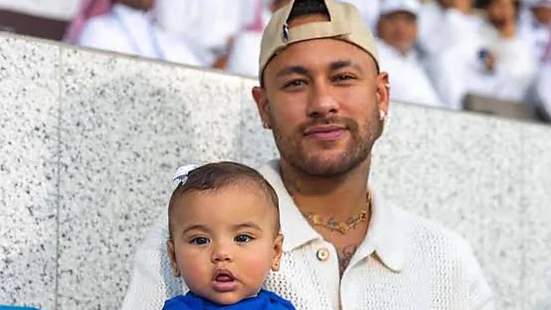 برونا ومافي في مقر نادي الهلال .. صورة