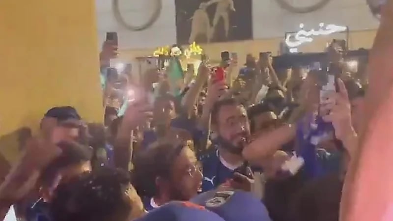 جماهير الهلال تحتفل بعد الفوز ضد الإتحاد .. فيديو