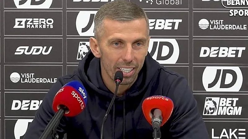 مدرب وولفرهامبتون يرحب بعودة نيفيز إلى البريميرليغ