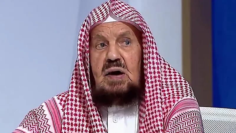 "المنيع" يوضح حكم رفع التجار سعر بيع القطعة بالأقساط الشهرية .. فيديو