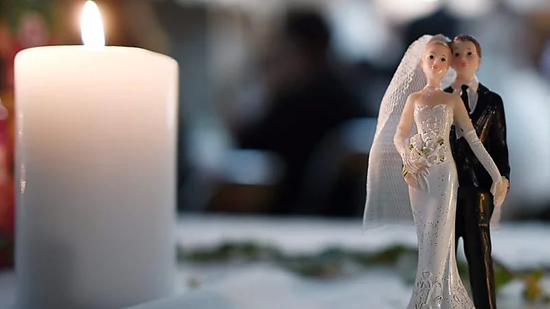 رجل يرسل صور شهر العسل على شيكاته لزوجته السابقة كنفقة طلاق !