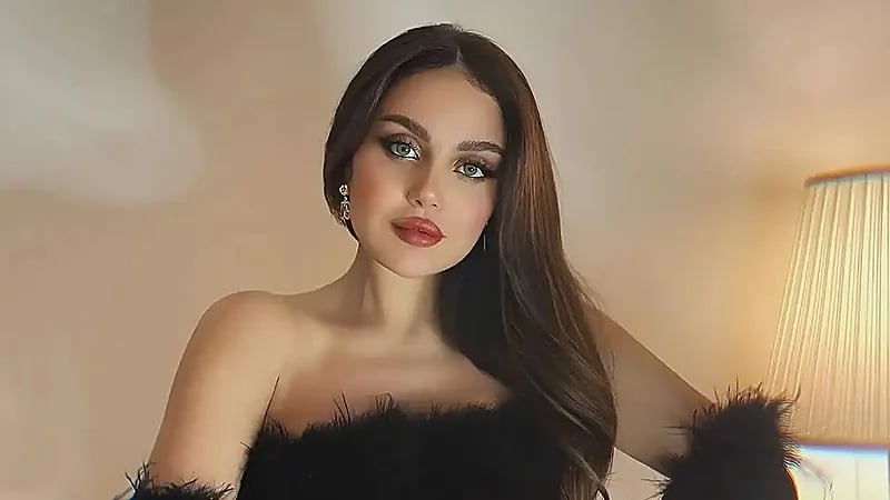 ابنة هيفاء وهبي تعلن خطوبتها وتحذف جميع صورها