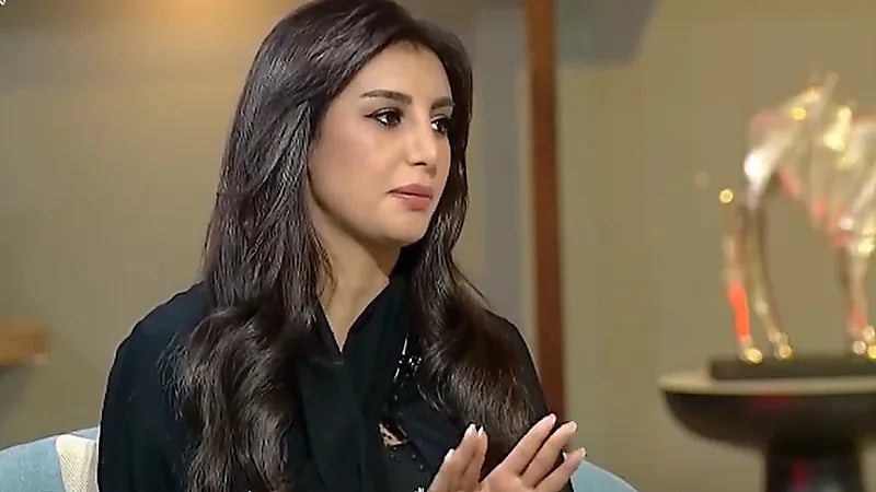 أخصائية تقدم نصيحة للرجال المقبلين على الباروكات .. فيديو