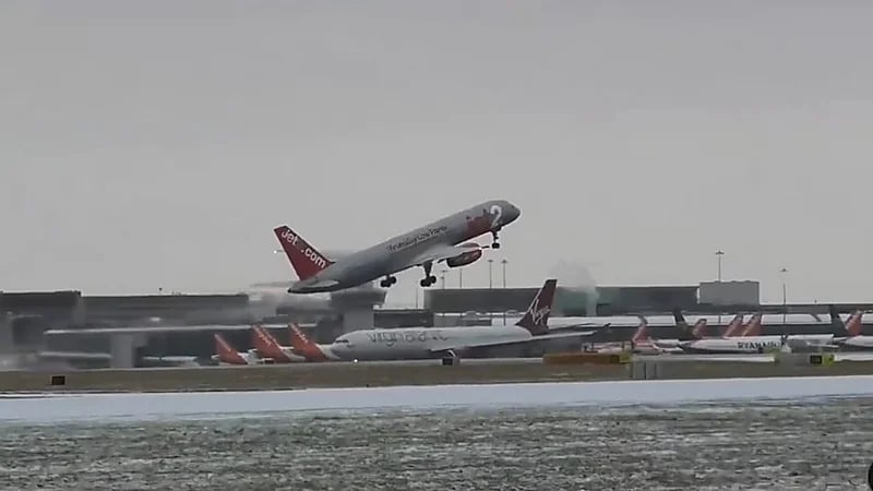 إحالة طائرة "B757" للتقاعد بعد 37 عامًا من الخدمة في السماء .. فيديو