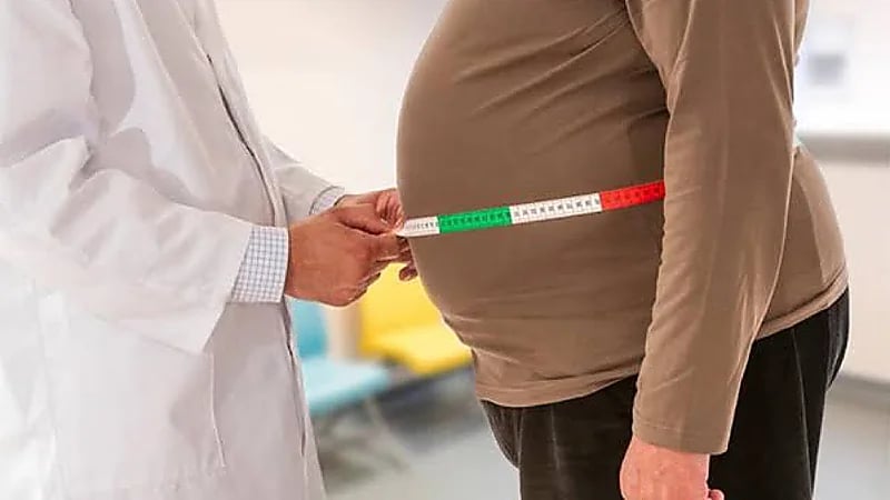 طبيب يكشف مخاطر عملية التكميم على الأعصاب.. فيديو