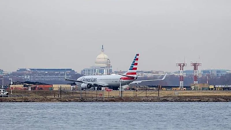 طائرة أمريكية تغير مسارها بعد تهديد بوجود قنبلة