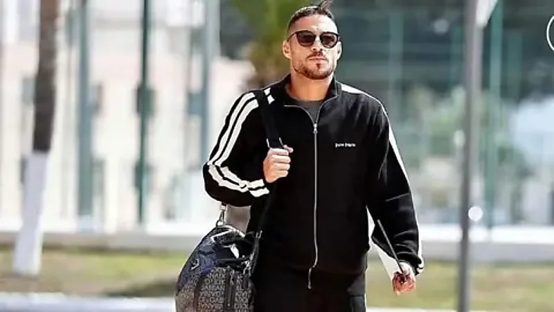 لاعب تونسي ينفذ وعده ويحلق شاربه على الهواء بعد  استدعاء بلايلي للمنتخب  ..  فيديو