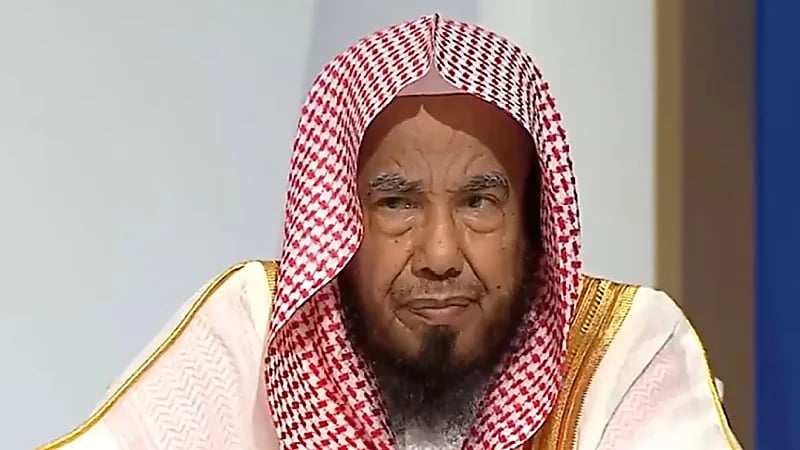 حكم الطهارة من الحيض بعد أذان الفجر وصيام هذا اليوم ..فيديو