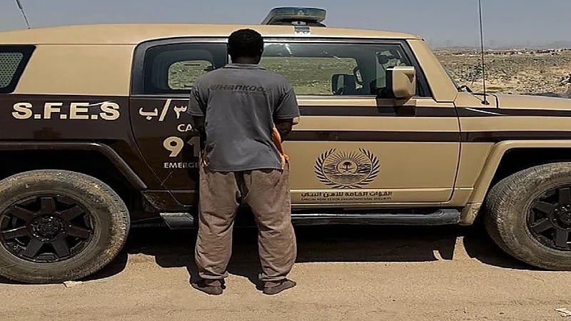 ضبط مواطن ومقيم لمخالفتهما نظام البيئة