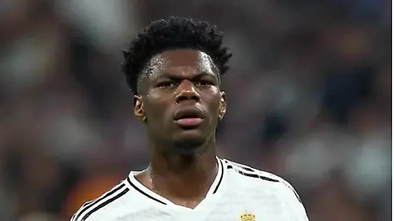 صديقة تشواميني تدعمه من مدرجات ريال مدريد .. فيديو