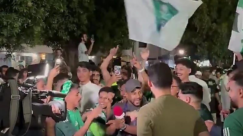 مراسل قنوات الكأس مع الجماهير: خطوة بخطوة نجيب النخبة .. فيديو