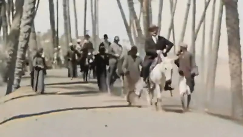 مقطع نادر بالألوان لـ الأقصر يُظهر الحياة الاجتماعية قبل 100 عام .. فيديو
