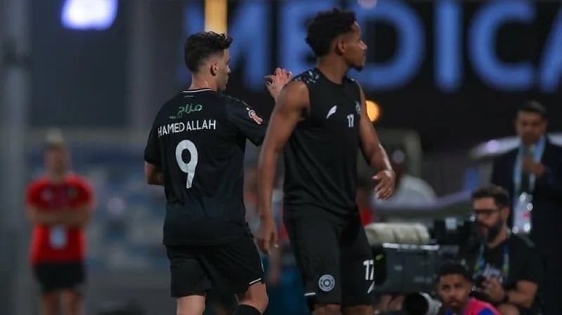 ردة فعل حمدالله مع جماهير الاهلي بعد طرده.. فيديو