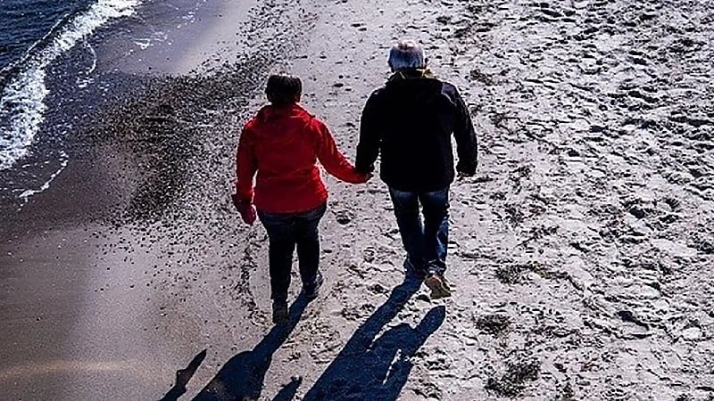 وفاة زوجين في نفس اليوم بعد احتفالهما بذكرى الزواج الـ 74