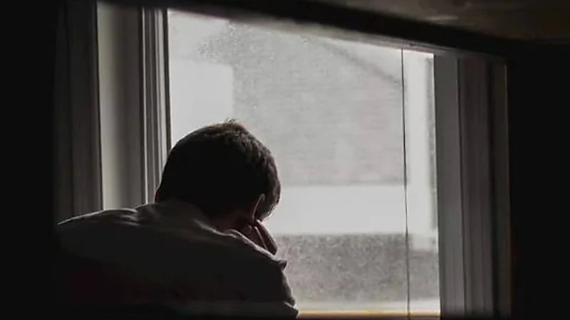 مختص نفسي: العزلة في الأعياد تزداد بين الشباب بسبب وسائل التواصل .. فيديو