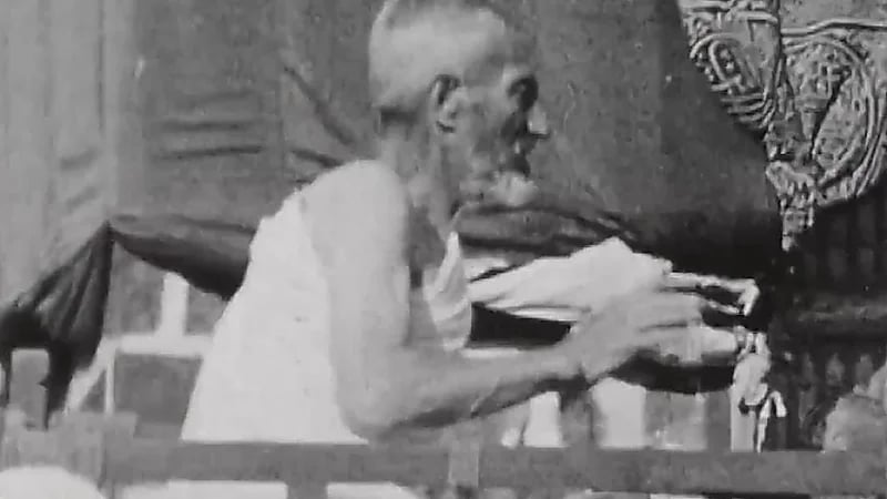 البركاتي يروي قصة جده الذي أدى فريضة الحج 80 مرة والتقى الملك عبدالعزيز 3 مرات.. فيديو