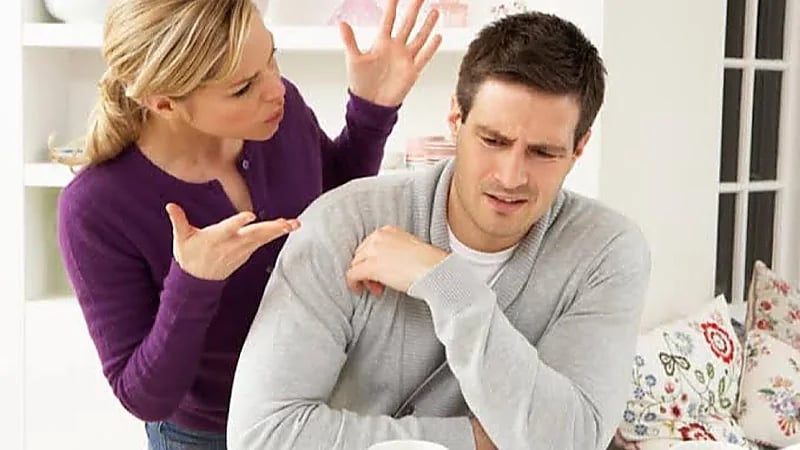 دراسة :المرأة تصبح أكثر ثرثرة في منتصف العمر