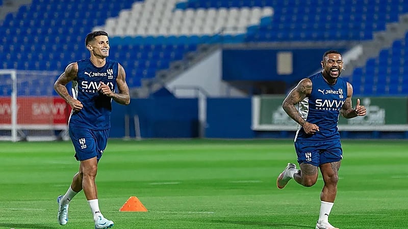 مالكوم لـ كانسيلو : أنا معجب بك يا رجل أنت تلعب كثيرًا