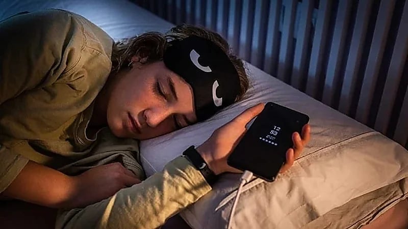 آبل تحذر من عادة خطيرة أثناء شحن الهاتف