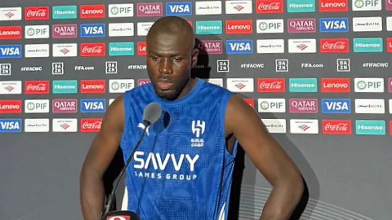 كوليبالي ينتقد التحكيم: الحكم يتعامل بتمييز مع الخصم