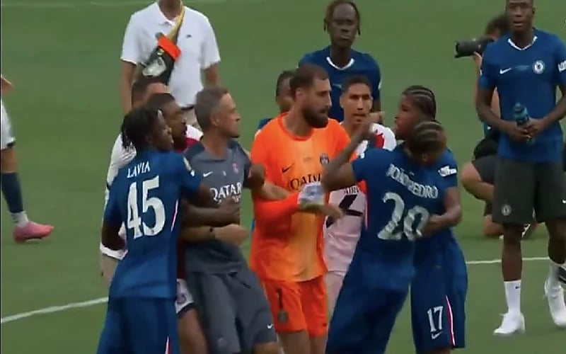 لويس إنريكي يشتبك مع جواو بيدرو.. فيديو