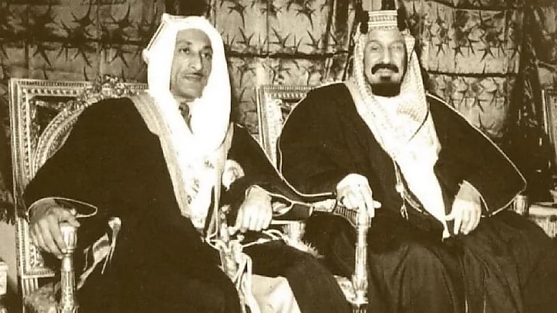 صورة نادرة تجمع ⁧‫الملك عبدالعزيز‬⁩ مع محمد ظاهر شاه ملك أفغانستان