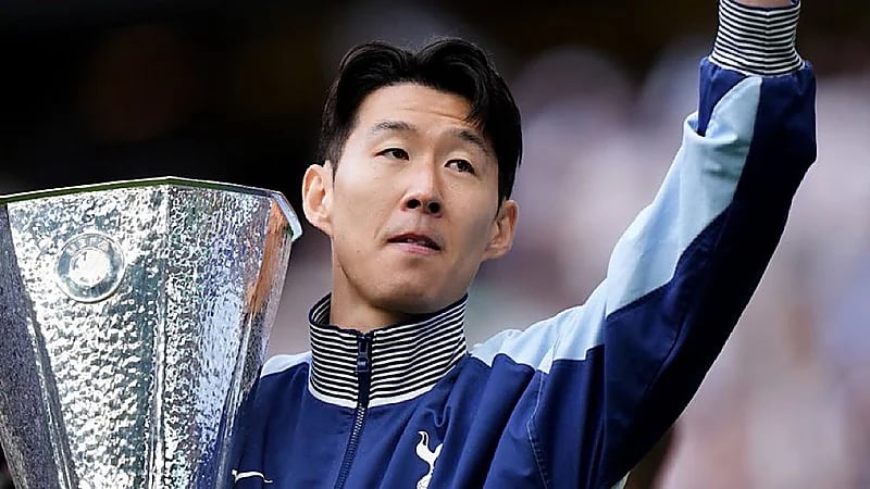 نادي من دوري روشن يستفسر عن الكوري سون