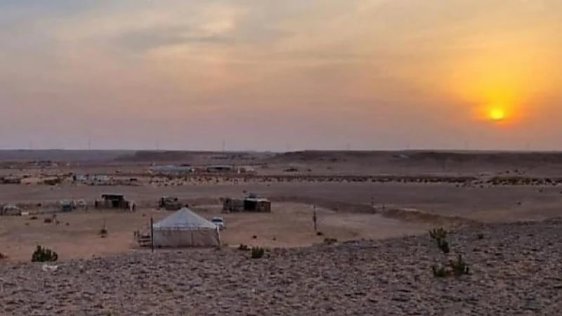 المسند: يتغير موضع شروق الشمس وغروبها في كل يوم من أيام السنة بسبب ميلان الأرض