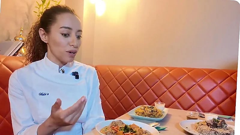 مطعم سعودي يقدم الأطباق الشعبية للزوار والسياح في باريس‬⁩..فيديو