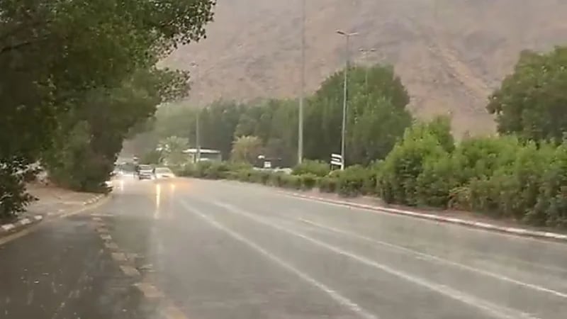 مكة تتزين بأمطار الخير والبركة.. فيديو