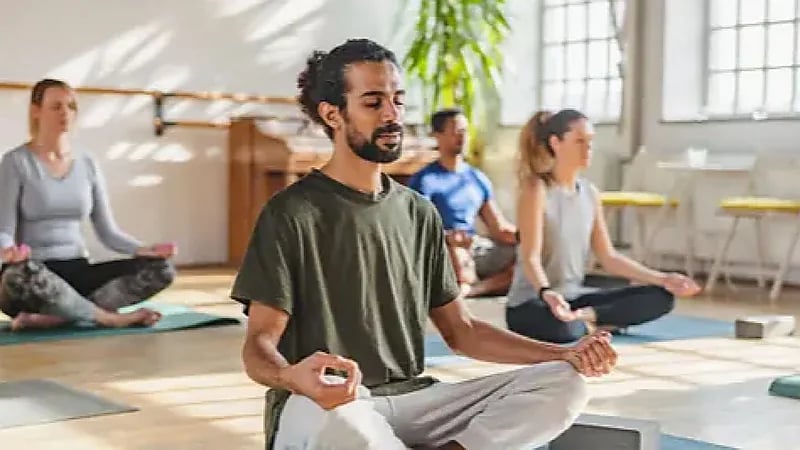 دراسة: اليوغا عالية الكثافة أفضل رياضة لتحسين النوم