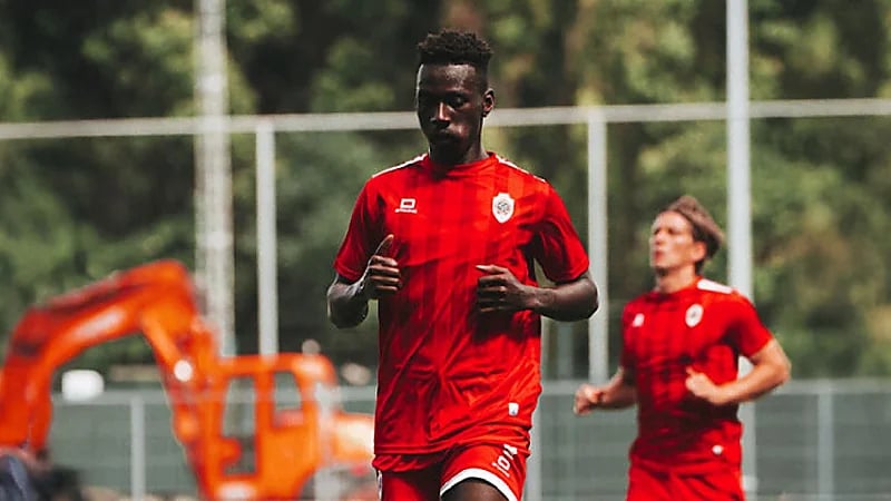 الصحفي يشارك مع أنتويرب في أولى مبارياته