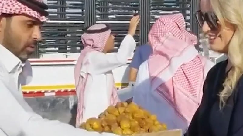 كرنفال بريدة للتمور يستقطب 90 ألف زائر أسبوعيًا ويعرض 45 صنفًا ..فيديو