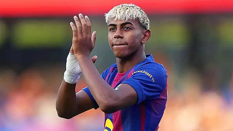 إصابة يامال تحرم برشلونة من خدماته أمام نيوكاسل